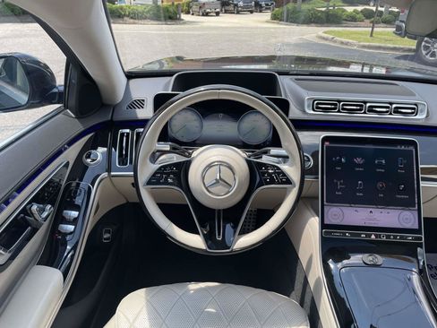 Used 2021 Mercedes-Benz S 580 4MATIC Sedan w/ AMG Line image 2