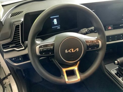 Used 2023 Kia Sportage LX AWD/4WD image 16