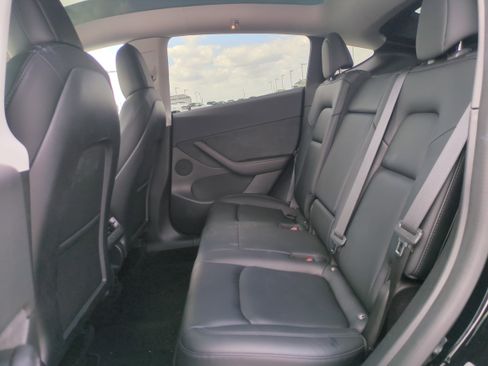 Used 2022 Tesla Model Y Long Range image 15