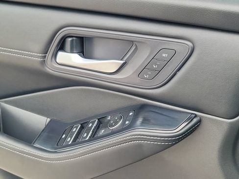 Used 2024 Nissan Rogue SL w/ SL Premium Package FWD image 18