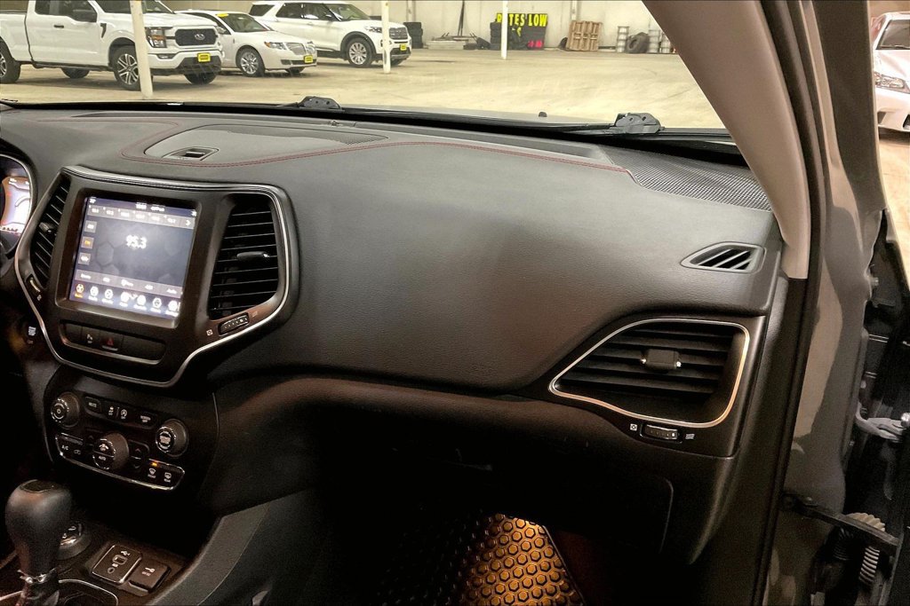 Used 2019 Jeep Cherokee Trailhawk w/ Cold Weather Group AWD/4WD image 15