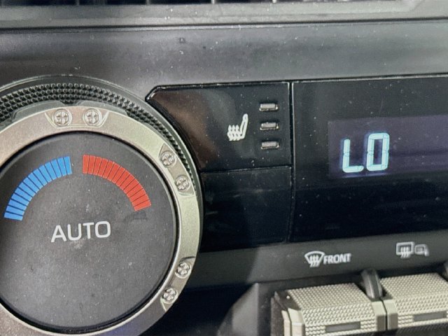 Used 2024 Toyota Tacoma TRD Off-Road AWD/4WD image 19