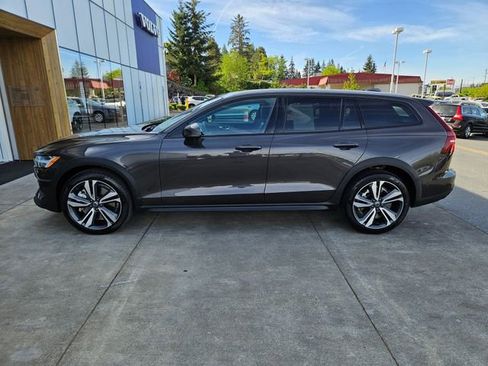 Used 2025 Volvo V60 B5 Cross Country Plus AWD/4WD image 8