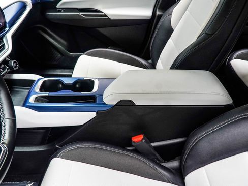 Used 2025 Chevrolet Equinox EV LT w/ LPO, All-Weather Mat Package image 18