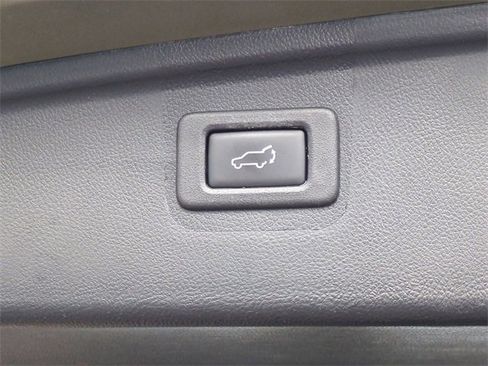 Used 2017 Subaru Outback 3.6R Limited image 15