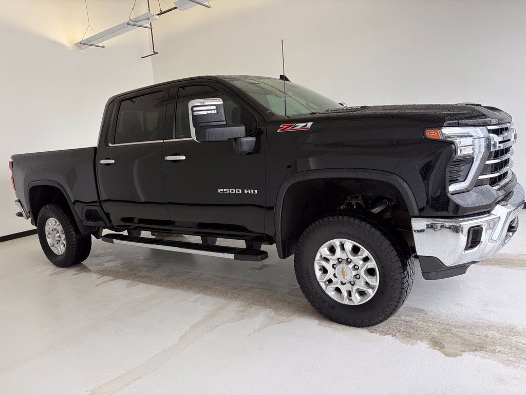 Used 2024 Chevrolet Silverado 2500 LTZ w/ LTZ Premium Package AWD/4WD image 1