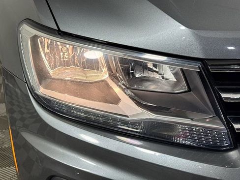 Used 2018 Volkswagen Tiguan SE image 3
