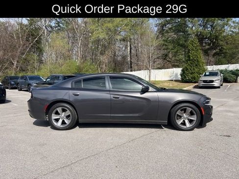 Used 2015 Dodge Charger SE w/ Sport Appearance Group image 3