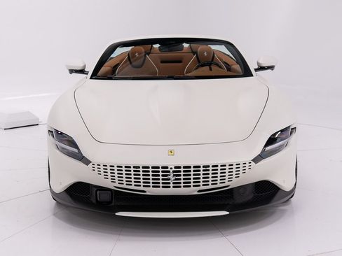 Used 2025 Ferrari Roma Spider RWD image 8