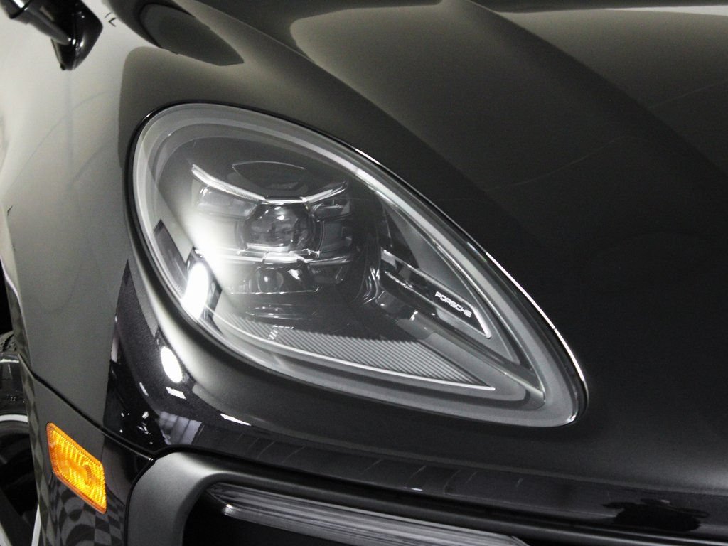 Certified 2026 Porsche Macan AWD/4WD image 11