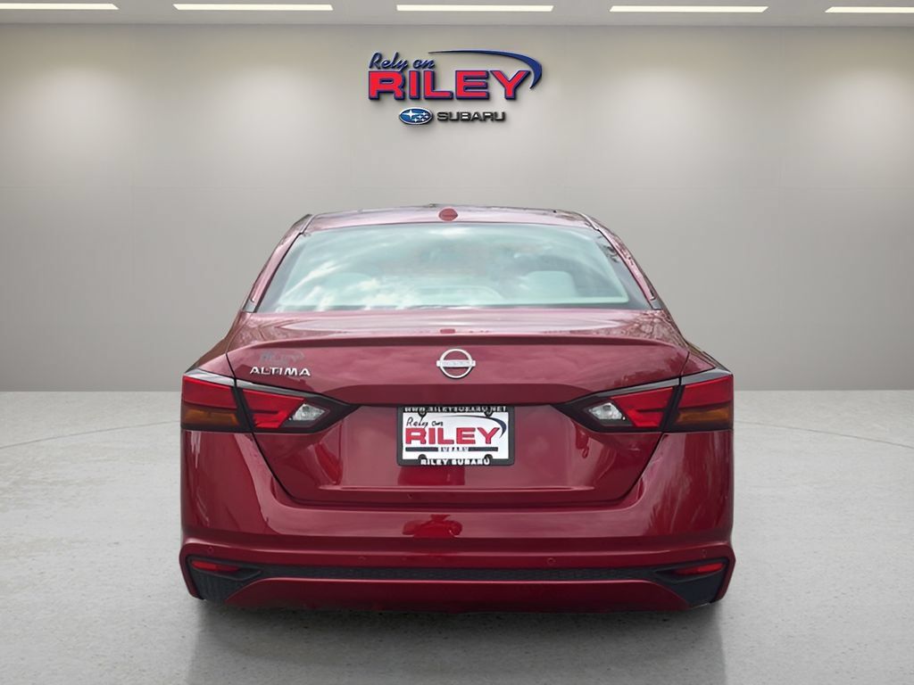 Used 2025 Nissan Altima 2.5 SV FWD image 10
