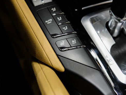 Used 2018 Porsche Cayenne S image 26