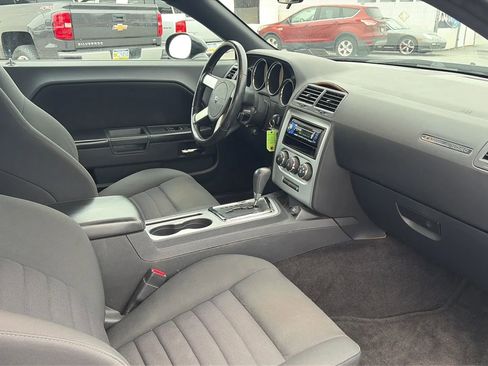 Used 2009 Dodge Challenger SE image 49