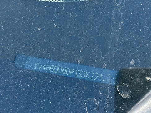 Certified 2023 Volvo XC60 T8 Plus AWD/4WD image 3