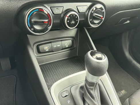 Certified 2023 Hyundai Venue SE FWD image 19