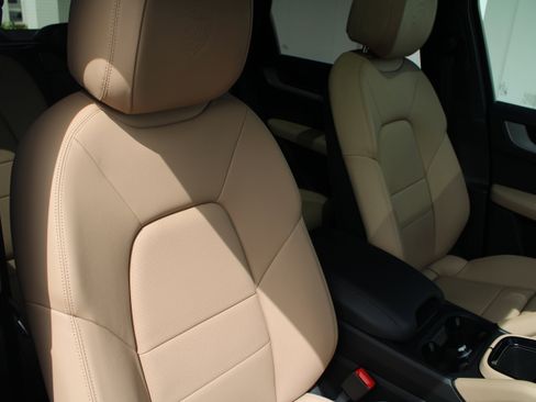 Certified 2026 Porsche Cayenne image 31