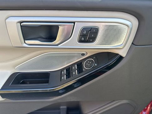 Used 2021 Ford Explorer Platinum w/ Equipment Group 601A image 19