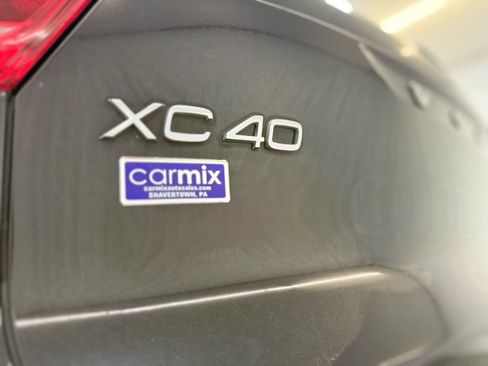 Used 2019 Volvo XC40 T5 Momentum image 39