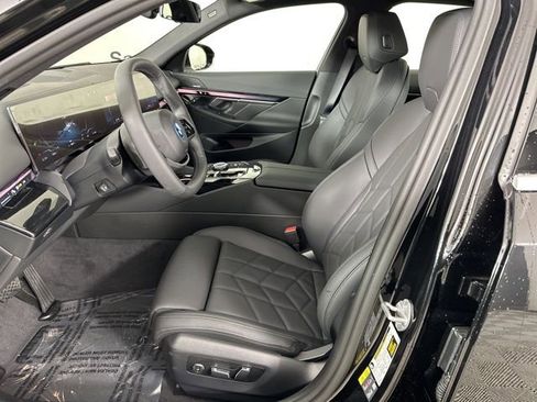 Used 2024 BMW i5 eDrive40i w/ Premium Package image 3