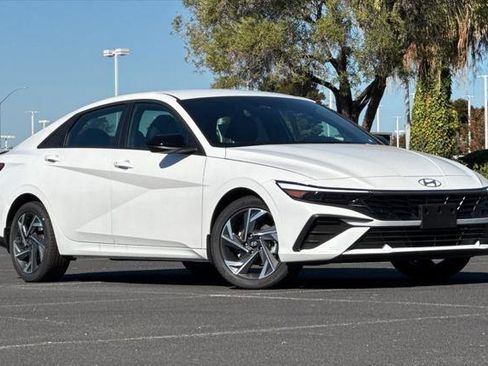 New 2025 Hyundai Elantra Sport image 2