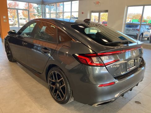 Used 2022 Honda Civic Sport Touring image 7