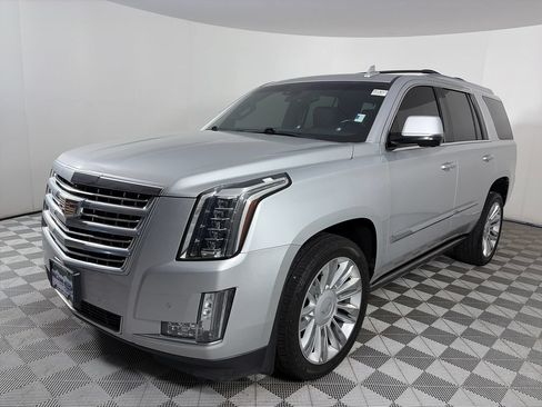 Used 2016 Cadillac Escalade Platinum AWD/4WD image 3