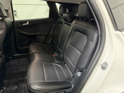 Certified 2022 Ford Escape SEL w/ Technology Package AWD/4WD image 10