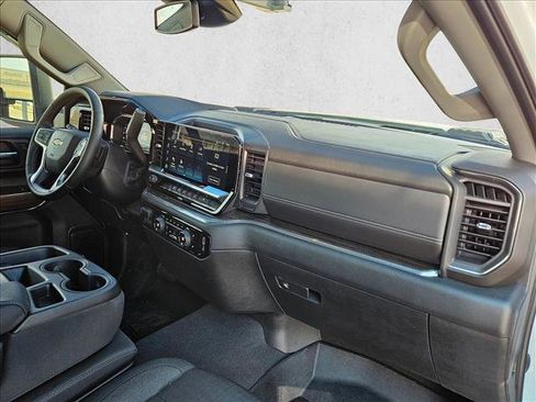 Used 2024 Chevrolet Silverado 2500 LT w/ Convenience Package image 19