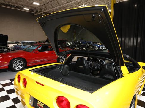 Used 2000 Chevrolet Corvette Coupe w/ Memory Pkg RWD image 50