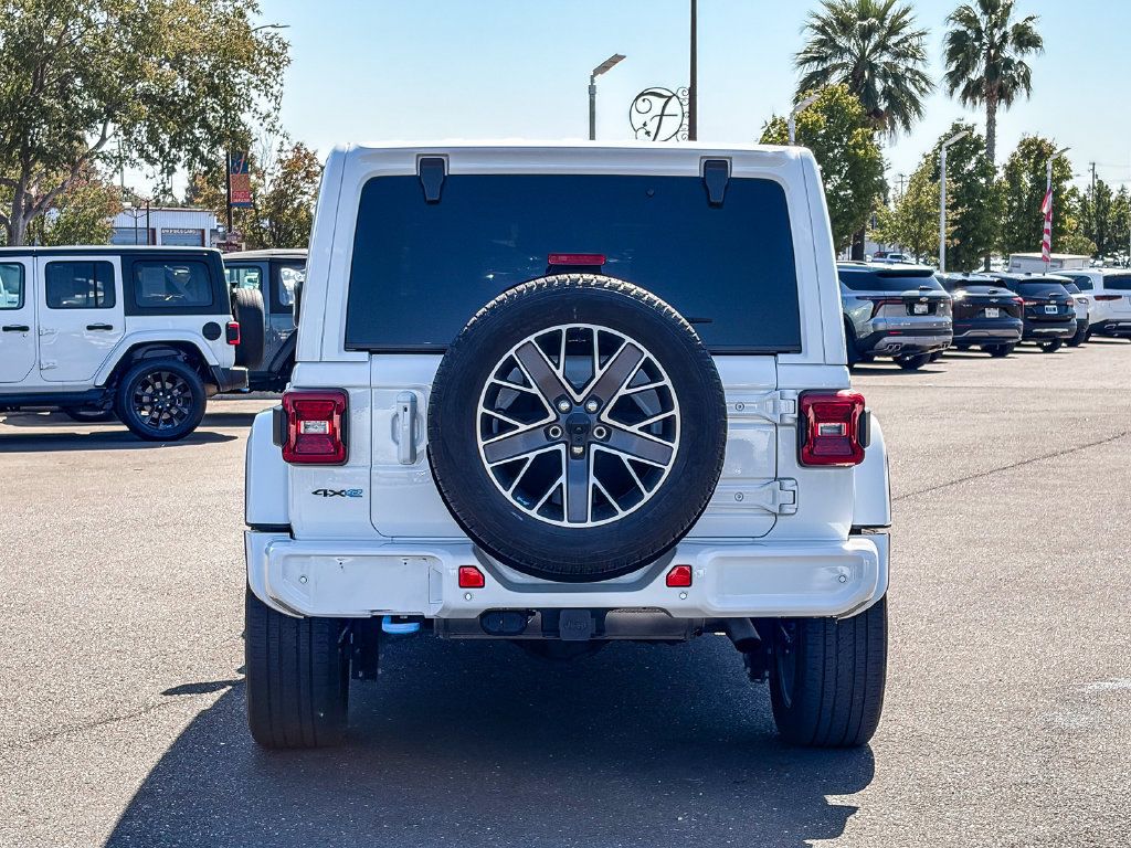 Used 2022 Jeep Wrangler Unlimited Sahara AWD/4WD image 3