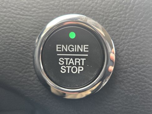 Used 2022 Ford Edge SE image 16