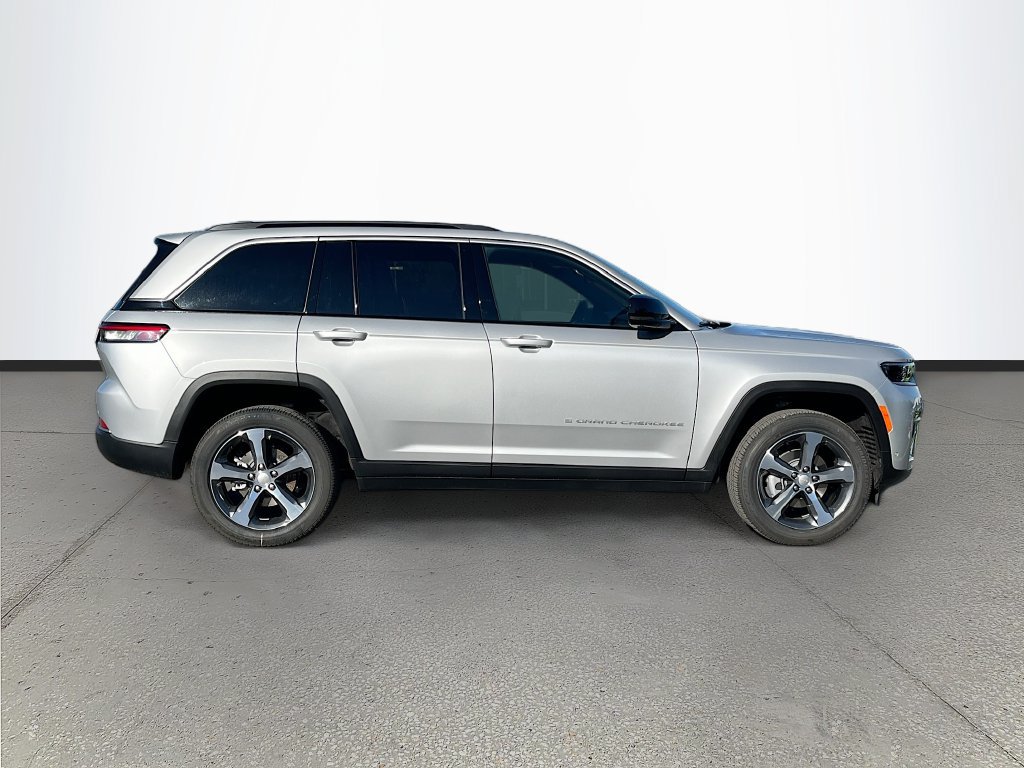 New 2026 Jeep Grand Cherokee Limited w/ Luxury Tech Group II RWD image 8