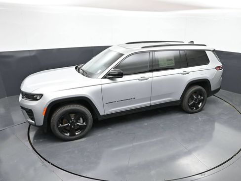 New 2026 Jeep Grand Cherokee L Limited w/ Limited Altitude Package AWD/4WD image 42