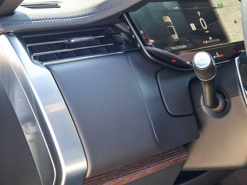 New 2025 Land Rover Range Rover SE image 34