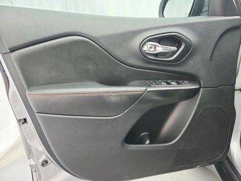 Used 2019 Jeep Cherokee Trailhawk w/ Comfort & Convenience Group image 20