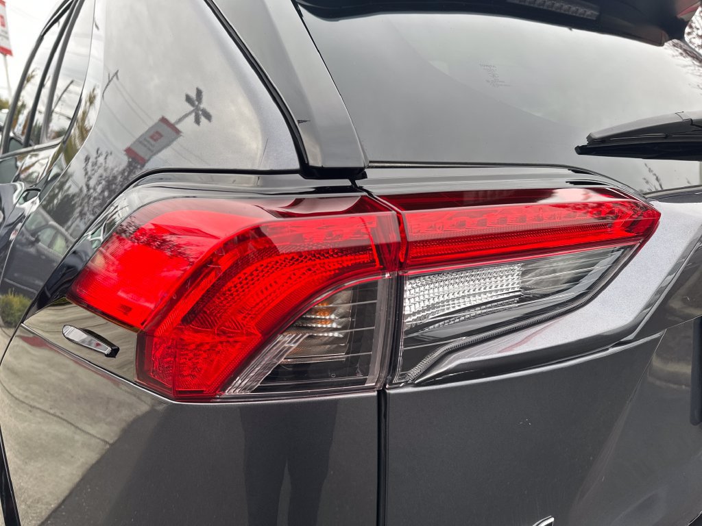 Used 2025 Toyota RAV4 SE w/ Weather & Moonroof Package AWD/4WD image 10
