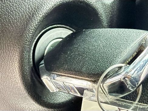 Used 2023 Kia Sorento LX FWD image 34