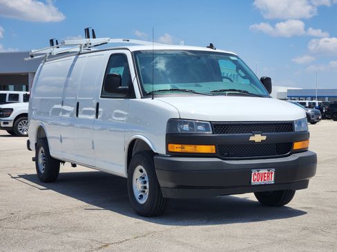 New 2026 Chevrolet Express 2500 Extended RWD image 2