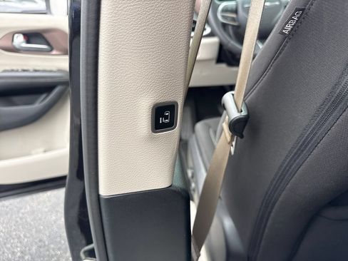 Used 2023 Chrysler Voyager LX FWD image 23