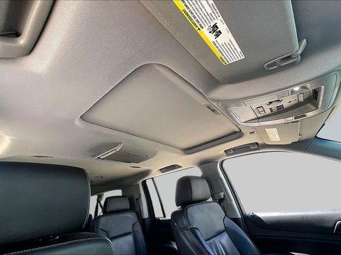 Used 2015 Chevrolet Suburban LT RWD image 13