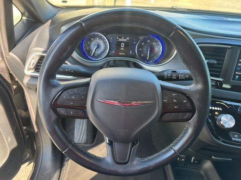 Used 2018 Chrysler Pacifica Touring Plus w/ S Appearance Package image 19