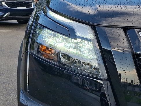 Used 2025 Nissan Pathfinder Rock Creek AWD/4WD image 9