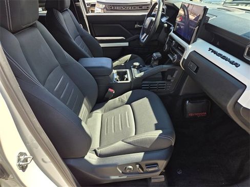 Used 2024 Toyota Tacoma TRD Off-Road image 15