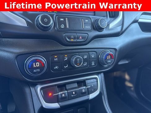 Used 2024 GMC Terrain SLT image 14