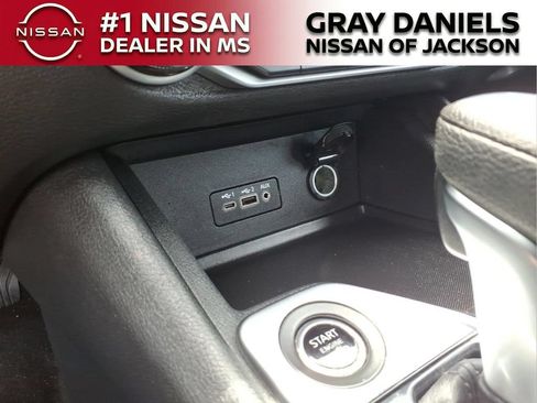 Used 2022 Nissan Sentra SV FWD image 18