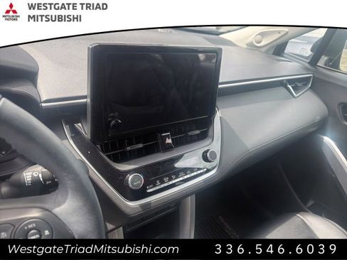 Used 2024 Toyota Corolla Cross LE w/ Moonroof Package image 11