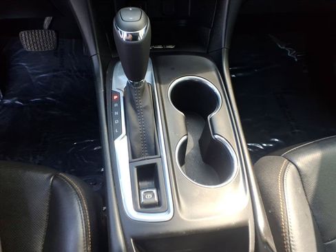 Used 2018 Chevrolet Equinox Premier FWD image 13