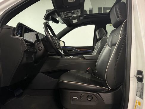 Used 2022 Cadillac Escalade Premium Luxury AWD/4WD image 9