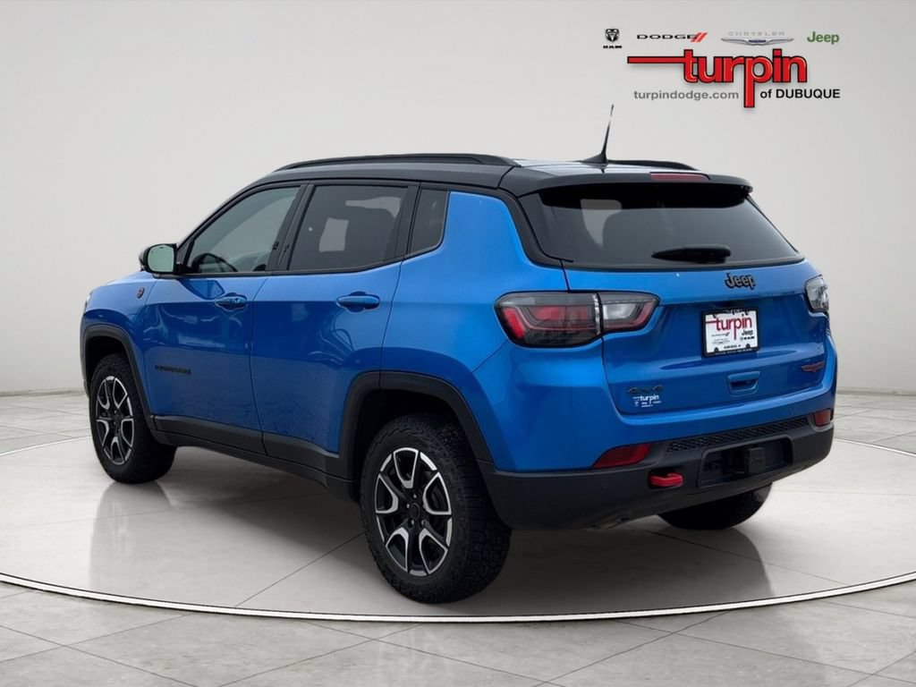 Used 2025 Jeep Compass Trailhawk w/ Trailhawk Elite Group AWD/4WD image 3