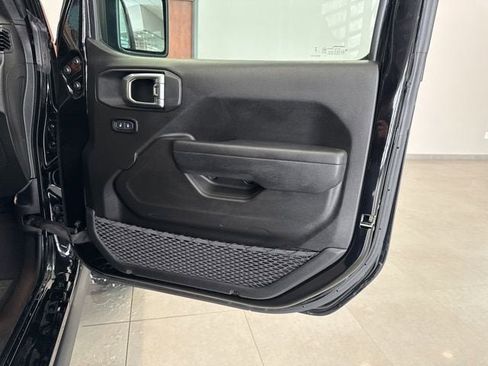 Used 2023 Jeep Gladiator Rubicon w/ Cold Weather Group image 47